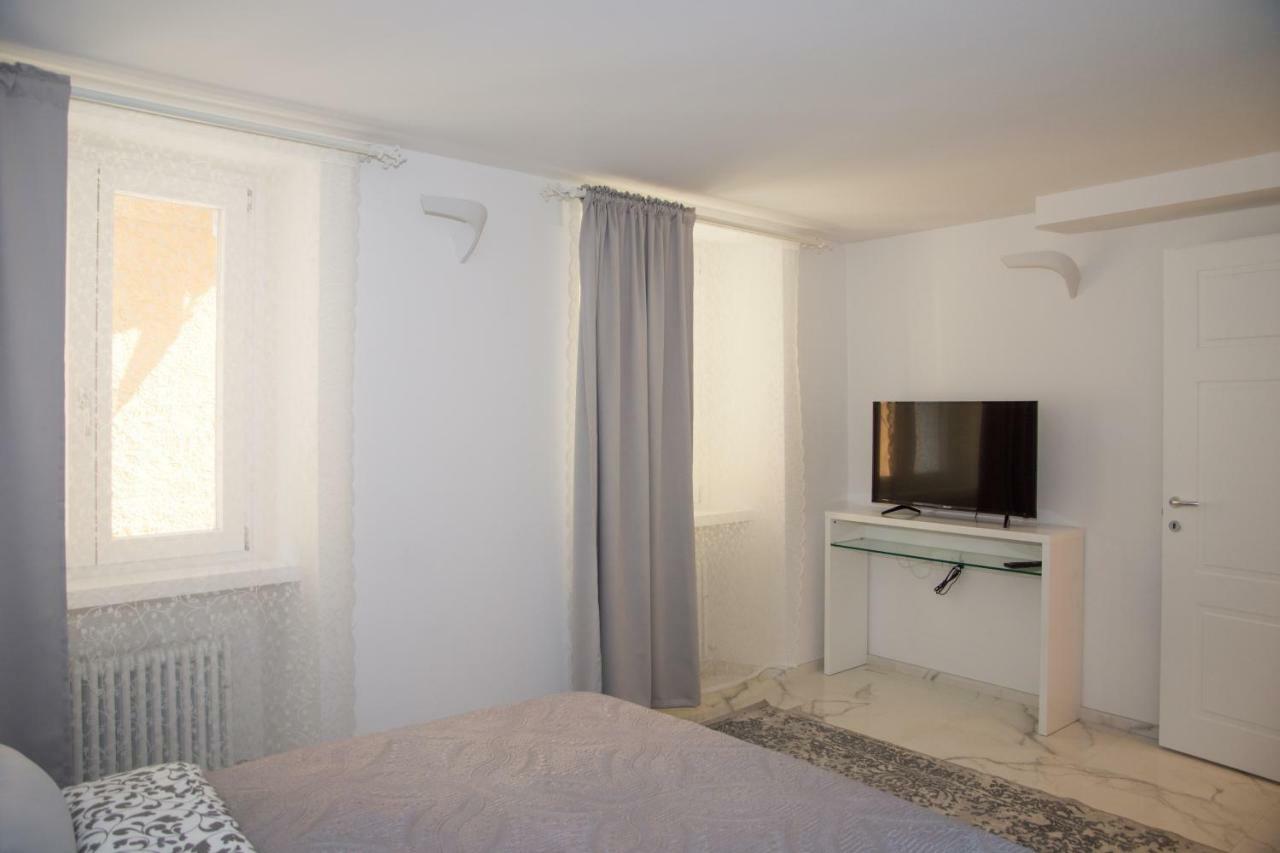 Residenza Romantica Riva del Garda Bagian luar foto