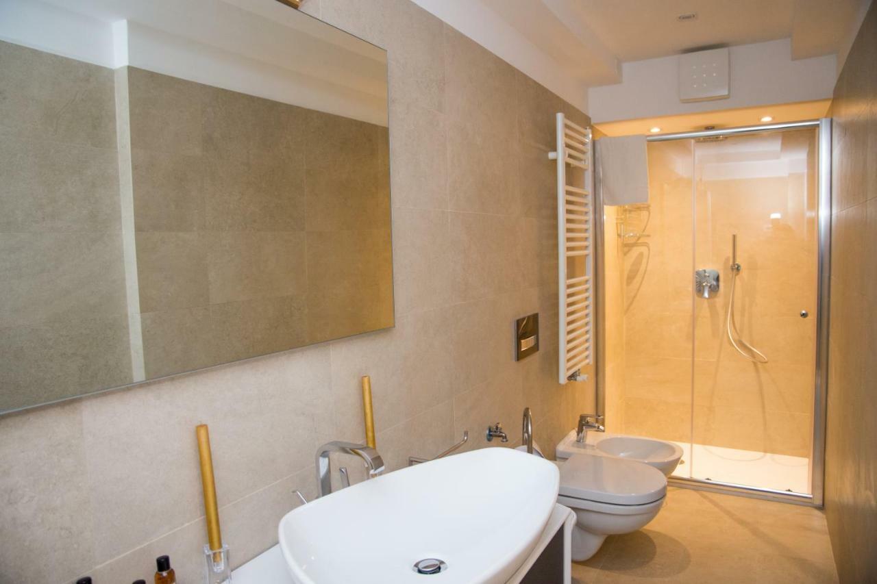 Residenza Romantica Riva del Garda Bagian luar foto