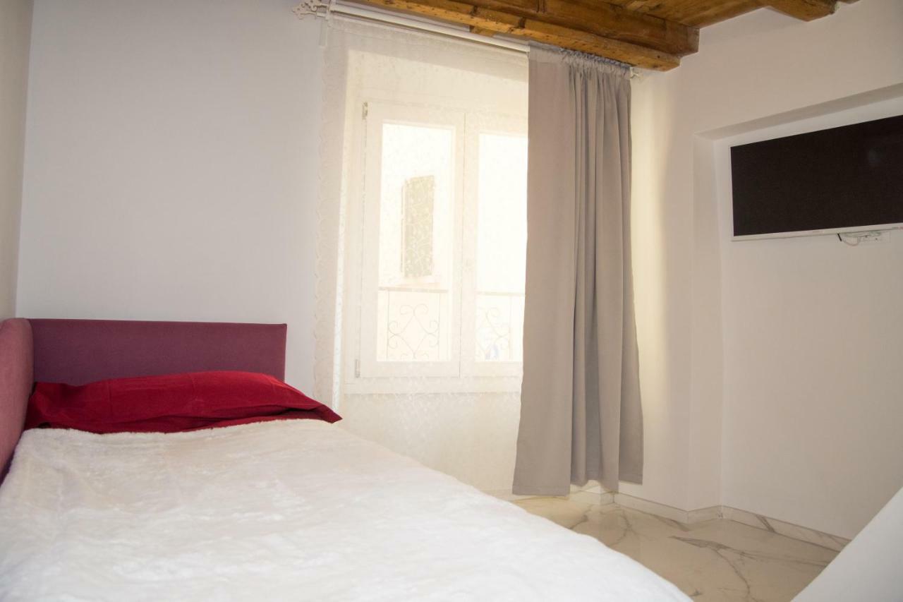 Residenza Romantica Riva del Garda Bagian luar foto